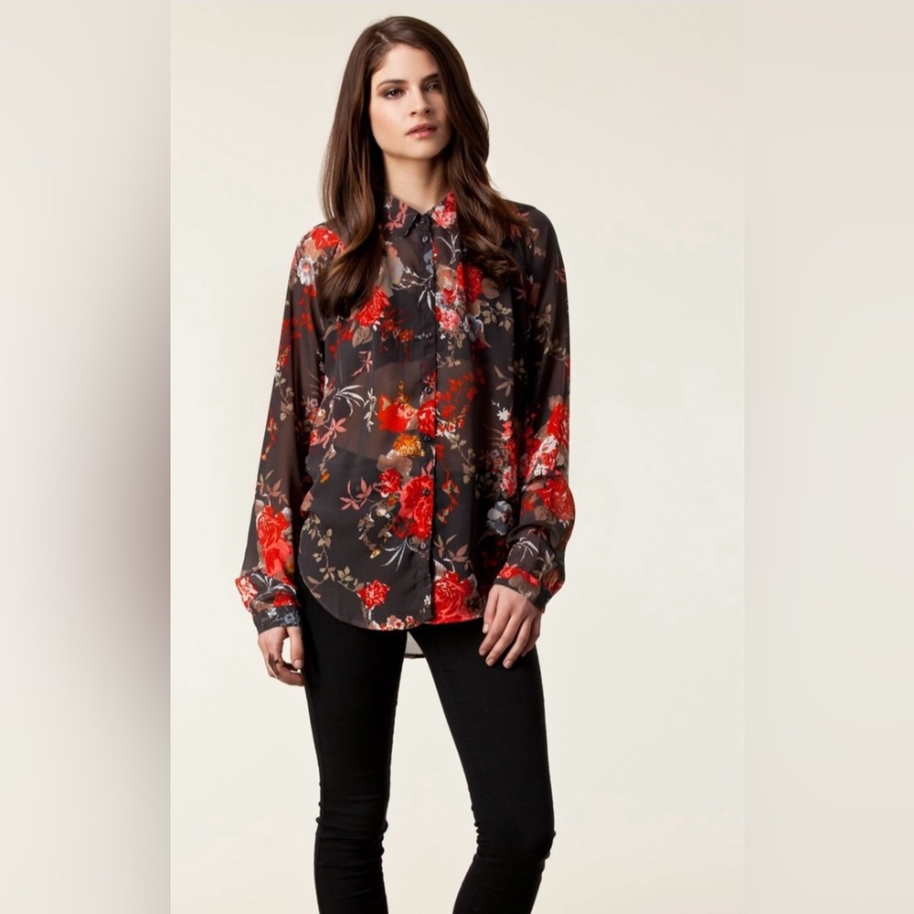 Noelle Flower Loose Shirt, size 36
